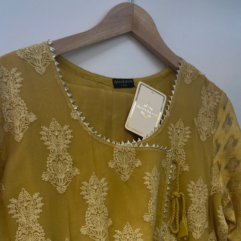Avanti Women’s Gold Embroidered Top